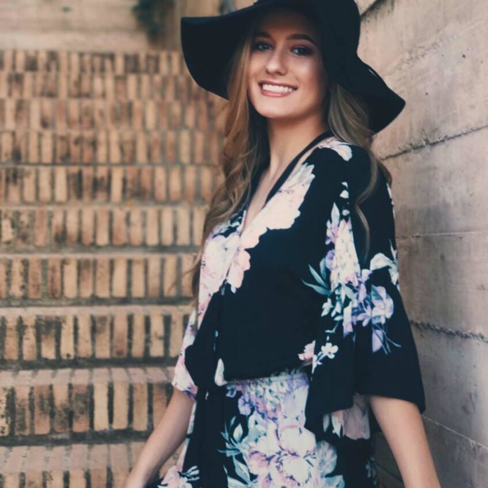 Meet your Posher, Mia